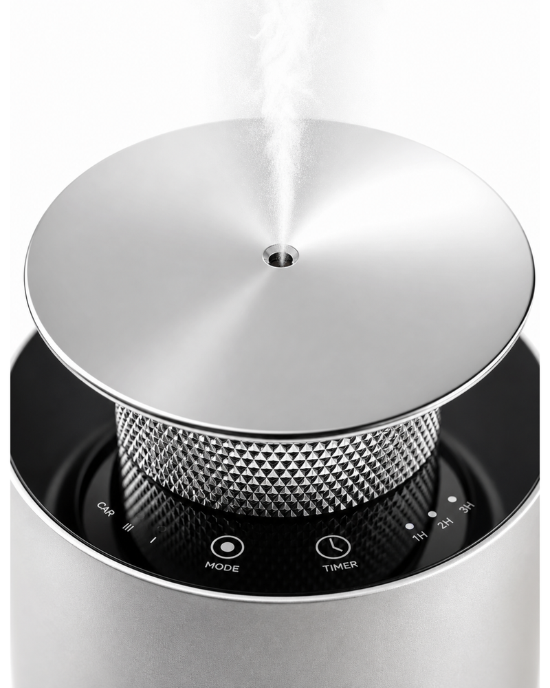 Diffuseur sans eau PURRA en aluminium diffusant un nuage de parfum par nébulisation à froid