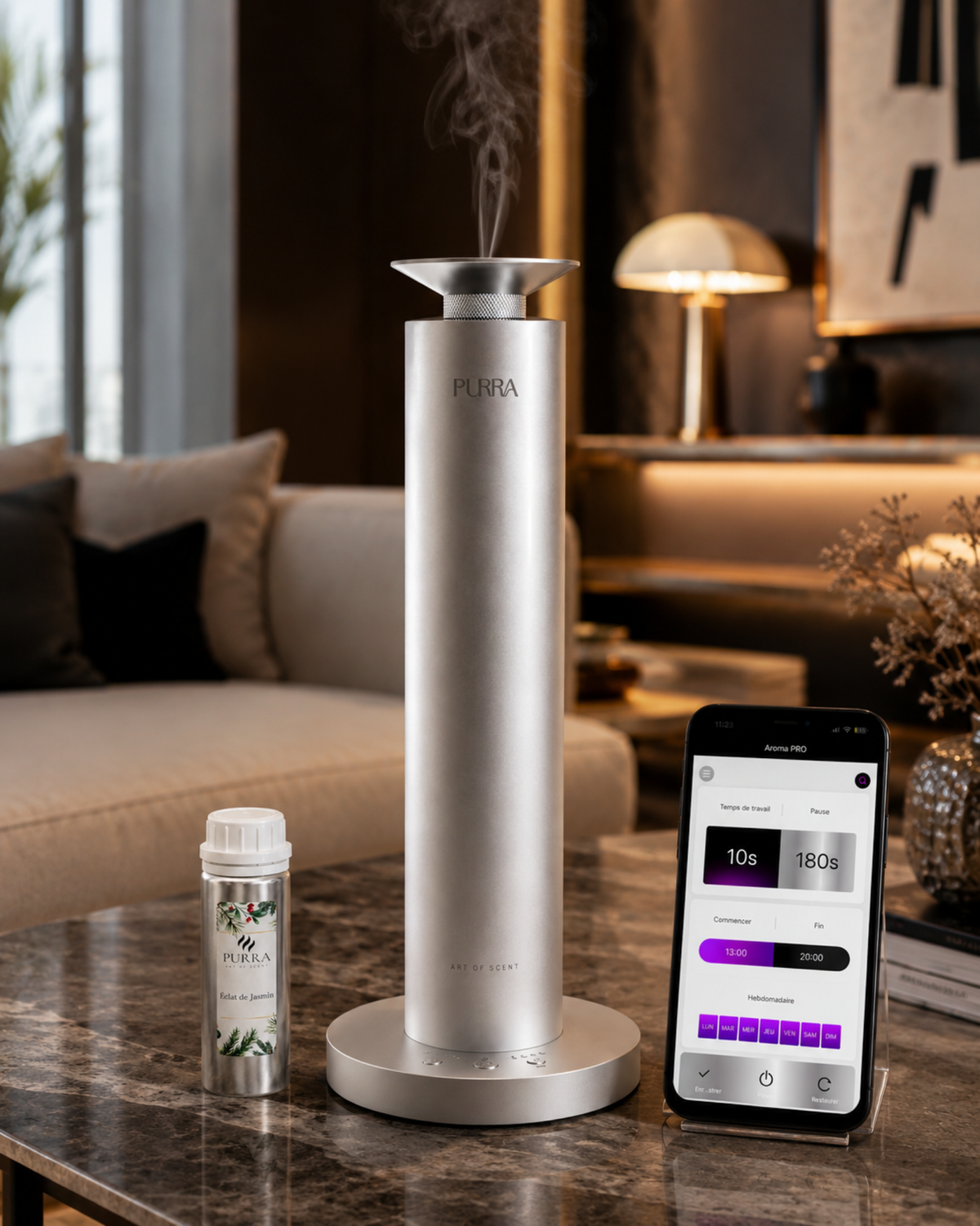 Diffuseur à bâtonnets ou électrique : diffuseur de parfum PURRA X300 en aluminium posé dans un salon